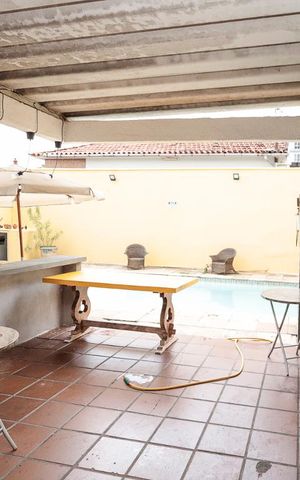Casa à venda com 240m², 4 quartos e 5 vagas Casa à venda com 240m², 4 quartos e 5 vagasChurrasqueira