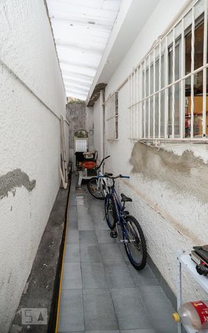 Casa à venda com 240m², 4 quartos e 5 vagas Casa à venda com 240m², 4 quartos e 5 vagasÁrea de Serviço