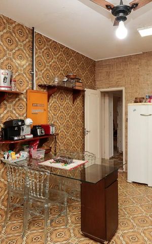 Casa à venda com 240m², 4 quartos e 5 vagas Casa à venda com 240m², 4 quartos e 5 vagasCozinha