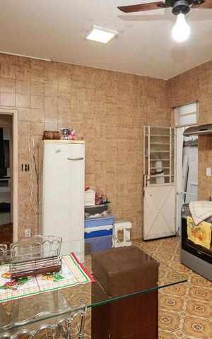 Casa à venda com 240m², 4 quartos e 5 vagas Casa à venda com 240m², 4 quartos e 5 vagasCozinha