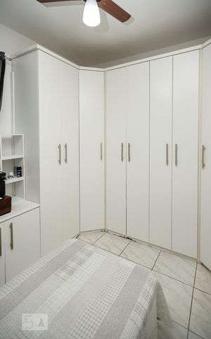 Casa à venda com 240m², 4 quartos e 5 vagas Casa à venda com 240m², 4 quartos e 5 vagasQuarto 4
