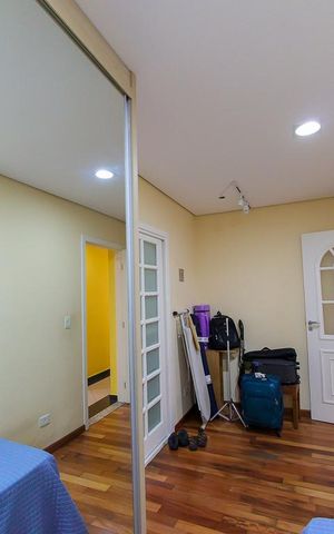 Casa à venda com 260m², 4 quartos e 3 vagas Casa à venda com 260m², 4 quartos e 3 vagasQuarto 1