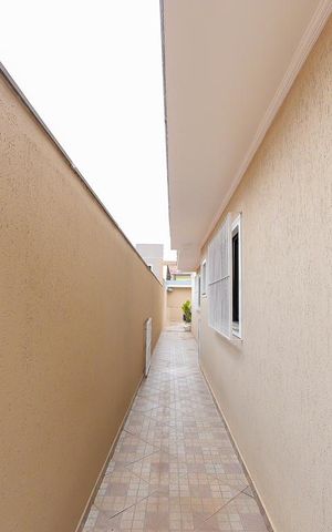 Casa à venda com 260m², 4 quartos e 3 vagas Casa à venda com 260m², 4 quartos e 3 vagasCorredor