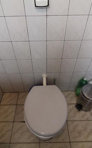 Casa à venda com 300m², 2 quartos e 2 vagasBanheiro serviço