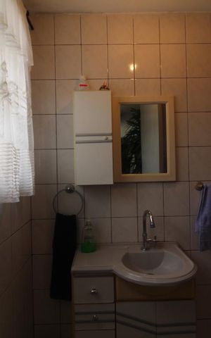 Casa à venda com 300m², 2 quartos e 2 vagasBanheiro serviço