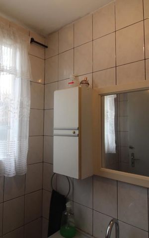 Casa à venda com 300m², 2 quartos e 2 vagasBanheiro serviço