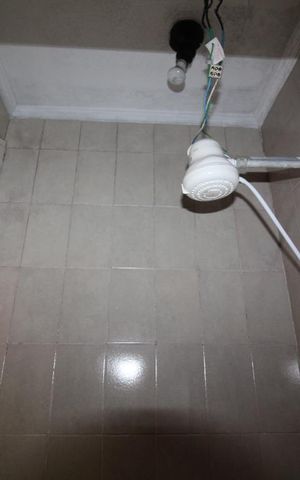 Casa à venda com 300m², 2 quartos e 2 vagasBanheiro 1 social