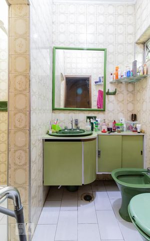 Casa à venda com 210m², 5 quartos e 3 vagas Casa à venda com 210m², 5 quartos e 3 vagasBanheiro da Suíte