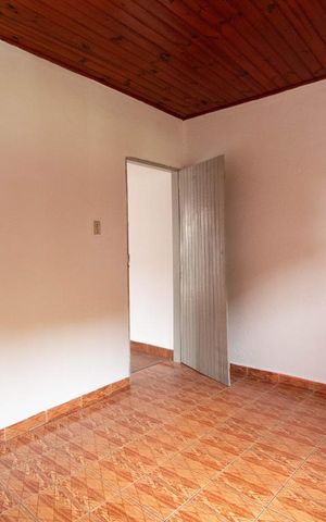 Casa à venda com 50m², 3 quartos e sem vaga Casa à venda com 50m², 3 quartos e sem vagaQuarto