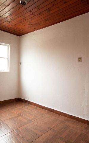 Casa à venda com 50m², 3 quartos e sem vaga Casa à venda com 50m², 3 quartos e sem vagaSala