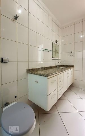 Casa à venda com 252m², 4 quartos e 4 vagas Casa à venda com 252m², 4 quartos e 4 vagasBanheiro da Suíte 1