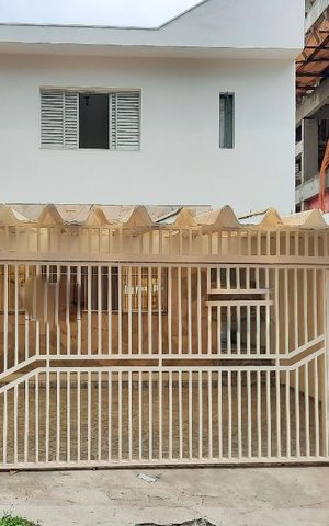 Casa à venda com 252m², 4 quartos e 4 vagas Casa à venda com 252m², 4 quartos e 4 vagasFachada