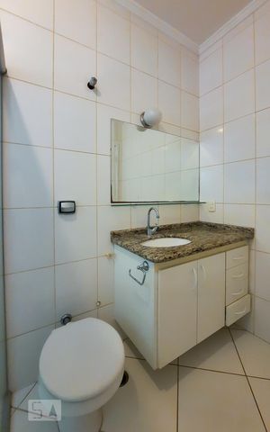 Casa à venda com 252m², 4 quartos e 4 vagas Casa à venda com 252m², 4 quartos e 4 vagasBanheiro da Suíte 2