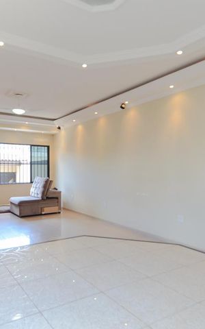 Casa à venda com 350m², 3 quartos e 4 vagasSala