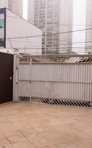 Casa à venda com 430m², 4 quartos e 4 vagas Casa à venda com 430m², 4 quartos e 4 vagasGaragem