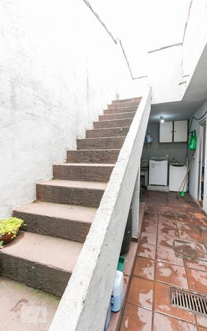 Casa à venda com 100m², 3 quartos e 1 vagaÁrea de Serviço / Escadas
