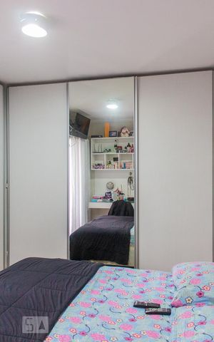 Casa à venda com 180m², 4 quartos e 3 vagas Casa à venda com 180m², 4 quartos e 3 vagasArmário