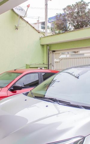 Casa à venda com 180m², 4 quartos e 3 vagas Casa à venda com 180m², 4 quartos e 3 vagasGaragem