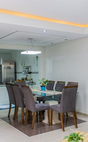 Casa à venda com 180m², 4 quartos e 3 vagas Casa à venda com 180m², 4 quartos e 3 vagasSala