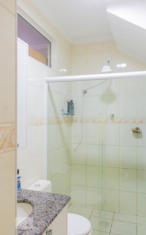 Casa à venda com 180m², 4 quartos e 3 vagas Casa à venda com 180m², 4 quartos e 3 vagasBanheiro