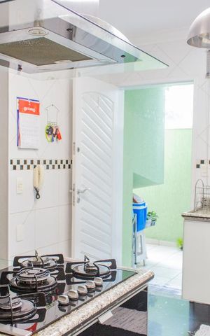 Casa à venda com 180m², 4 quartos e 3 vagas Casa à venda com 180m², 4 quartos e 3 vagasCozinha