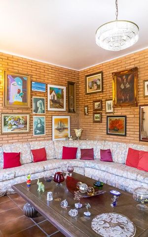 Casa à venda com 273m², 3 quartos e 5 vagas Casa à venda com 273m², 3 quartos e 5 vagasSala