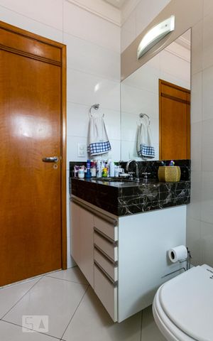 Casa à venda com 204m², 4 quartos e 4 vagas Casa à venda com 204m², 4 quartos e 4 vagasBanheiro Social