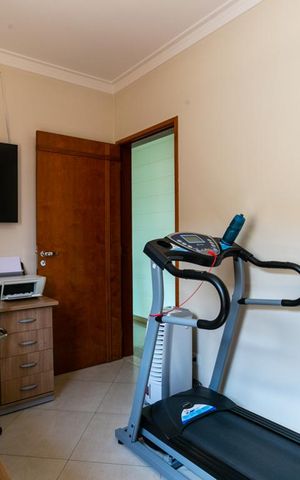 Casa à venda com 204m², 4 quartos e 4 vagas Casa à venda com 204m², 4 quartos e 4 vagasQuarto 1