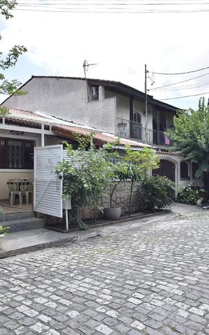 Casa de condomínio à venda com 160m², 4 quartos e 1 vagaFachada