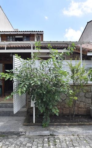 Casa de condomínio à venda com 160m², 4 quartos e 1 vagaFachada