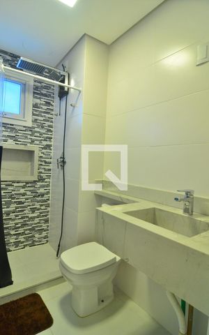Apartamento à venda com 80m², 2 quartos e 2 vagasBanheiro social