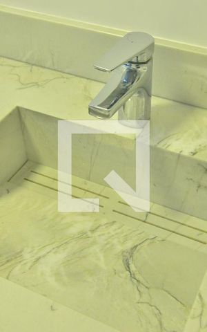 Apartamento à venda com 80m², 2 quartos e 2 vagasBanheiro social