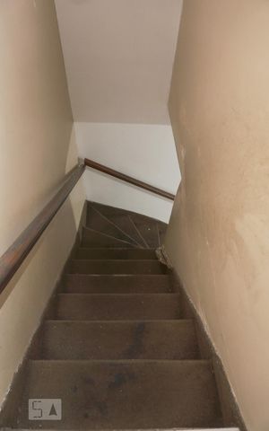 Casa à venda com 90m², 3 quartos e 1 vaga Casa à venda com 90m², 3 quartos e 1 vagaEscadas