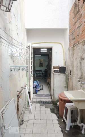 Casa à venda com 90m², 3 quartos e 1 vaga Casa à venda com 90m², 3 quartos e 1 vagaCorredor