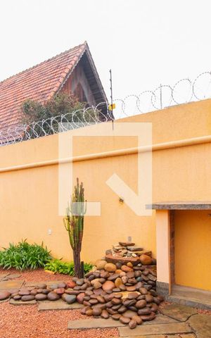 Casa à venda com 454m², 3 quartos e 3 vagas Casa à venda com 454m², 3 quartos e 3 vagasQuintal