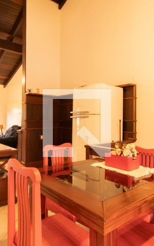 Casa à venda com 454m², 3 quartos e 3 vagas Casa à venda com 454m², 3 quartos e 3 vagasSala