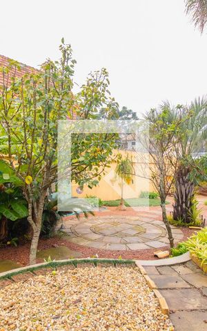 Casa à venda com 454m², 3 quartos e 3 vagas Casa à venda com 454m², 3 quartos e 3 vagasQuintal