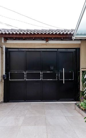 Casa à venda com 240m², 3 quartos e 3 vagas Casa à venda com 240m², 3 quartos e 3 vagasGaragem