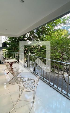 Apartamento à venda com 70m², 2 quartos e 1 vaga Apartamento à venda com 70m², 2 quartos e 1 vagaVaranda
