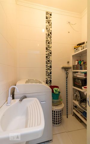 Casa para alugar com 198m², 3 quartos e 2 vagasBanheiro quarto 3 suíte