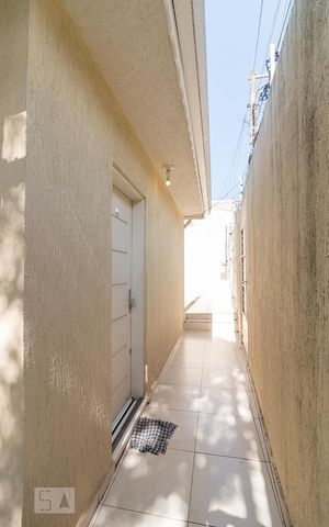 Casa para alugar com 198m², 3 quartos e 2 vagasCorredor de entrada da casa