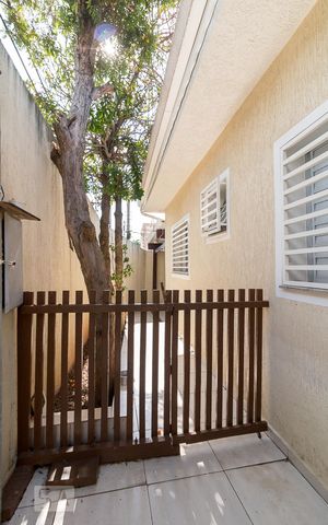 Casa para alugar com 198m², 3 quartos e 2 vagasCorredor lateral externo