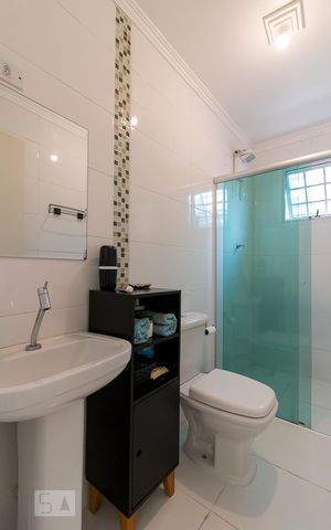 Casa para alugar com 198m², 3 quartos e 2 vagasBanheiro social