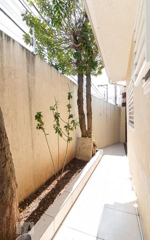 Casa para alugar com 198m², 3 quartos e 2 vagasCorredor lateral externo