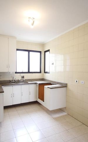 Apartamento à venda com 150m², 3 quartos e 2 vagasCozinha