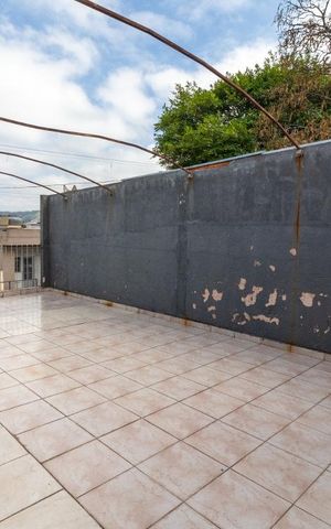 Casa à venda com 140m², 3 quartos e 6 vagasVaranda