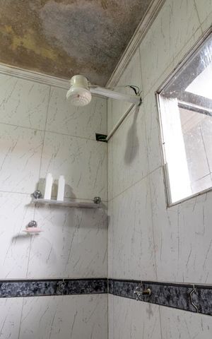 Casa à venda com 140m², 3 quartos e 6 vagasBanheiro - Chuveiro Elétrico