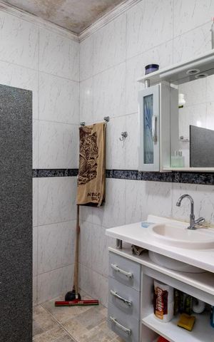 Casa à venda com 140m², 3 quartos e 6 vagasBanheiro
