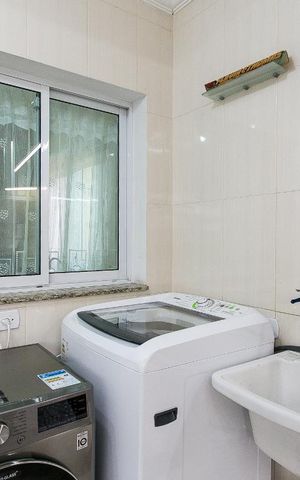 Casa à venda com 160m², 3 quartos e 2 vagasÁrea de Serviço