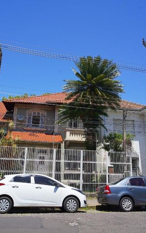 Casa à venda com 370m², 3 quartos e 6 vagasFachada da Casa